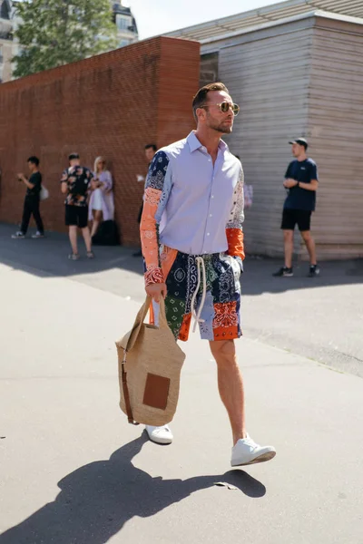 FRANÇA PARIS FASHION WEEK HOMENS SPRING / SUMMER 2020 STREET SNAP — Fotografia de Stock