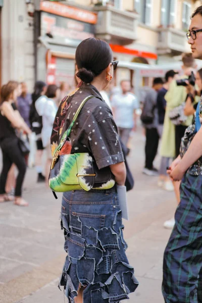 Italien milan fashion week männer frühjahr / sommer 2020 street snap — Stockfoto