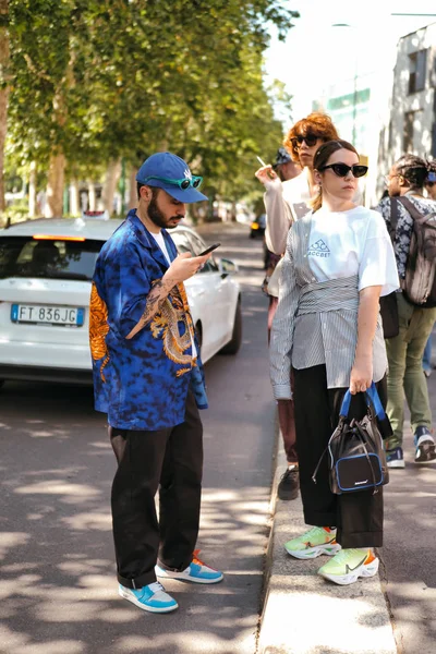 Italien milan fashion week männer frühjahr / sommer 2020 street snap — Stockfoto