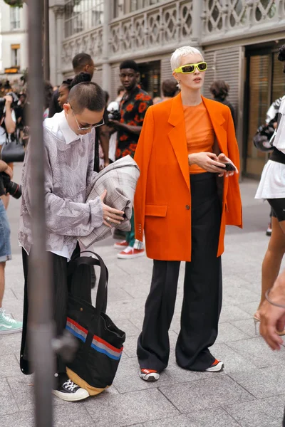 FRANÇA PARIS FASHION WEEK HOMENS SPRING / SUMMER 2020 STREET SNAP — Fotografia de Stock