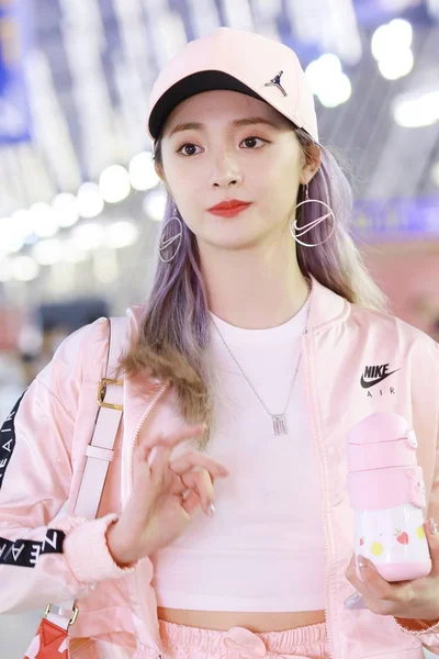 Kina Shanghai flygplats Pinky Zhou Jieqiong — Stockfoto