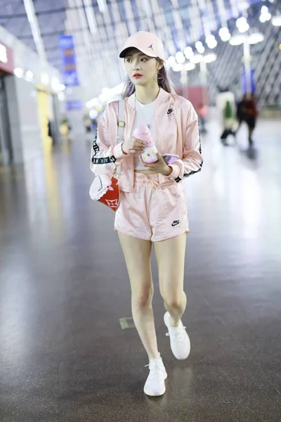 AEROPUERTO CHINA SHANGHAI PINKY ZHOU JIEQIONG —  Fotos de Stock