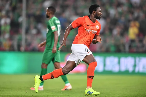 Senegalesisk Fotbollsspelare Makhete Diop Peking Renhe Firar Efter Scoring Mot — Stockfoto