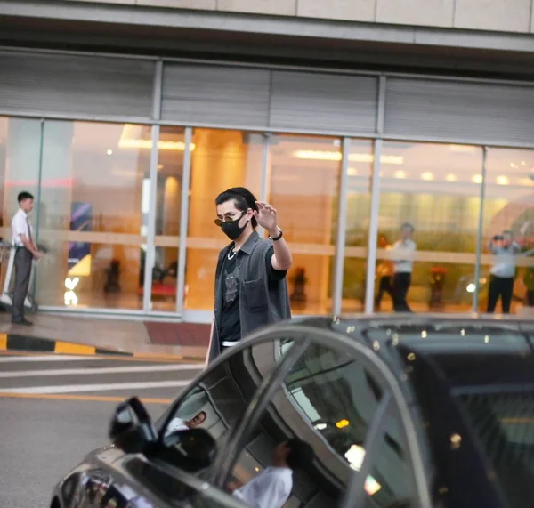 Cantor Ator Chinês Kris Yifan Chega Aeroporto Internacional Capital Pequim — Fotografia de Stock
