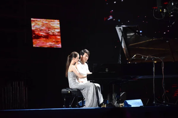 Chinese Pianist Lang Lang Zijn Vrouw Gina Alice Redlinger Presteren — Stockfoto