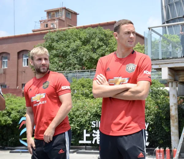 Luke Shaw Vänster Och Serbisk Fotbollsspelare Nemanja Matic Manchester United — Stockfoto