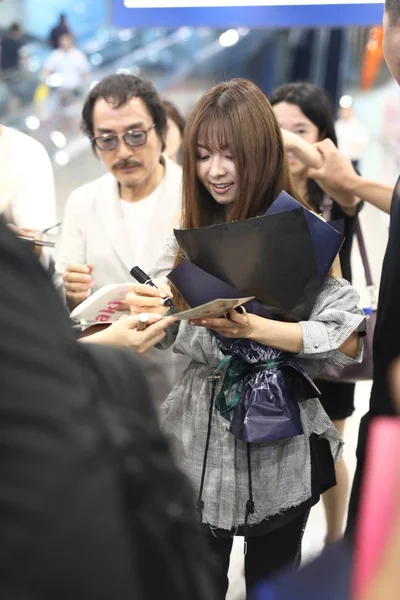 Japonská Zpěvačka Mai Kuraki Přijíždí Pekingském Kapitálovém Mezinárodním Letišti Přistání — Stock fotografie