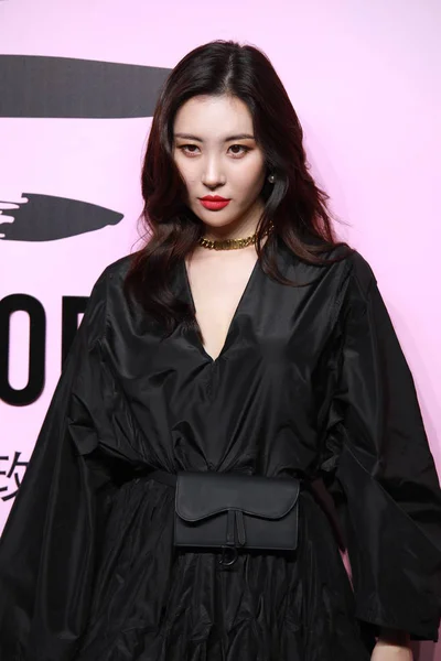 Die Südkoreanische Sängerin Lee Sun Auch Als Sunmi Bekannt Posiert — Stockfoto