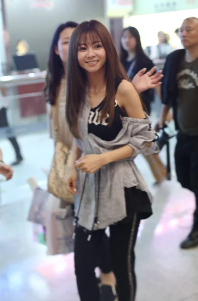 Japanska Sångerskan Mai Kuraki Anländer Till Peking Capital International Airport — Stockfoto