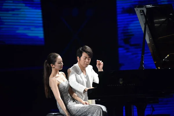 Pianista Chino Lang Lang Esposa Gina Alice Redlinger Presentan Durante — Foto de Stock