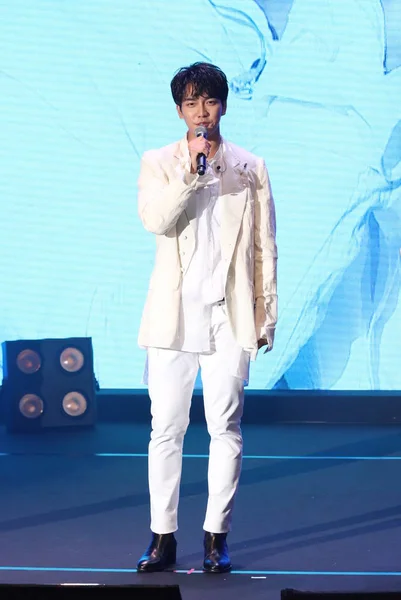 Sydkoreanska Sångerskan Och Skådespelaren Lee Seung Uppträder Sin Asia Fläkt — Stockfoto