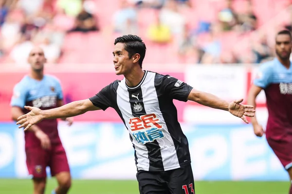 Japanese Football Player Yoshinori Muto Newcastle United Celebrates Goal Premier — Stock Photo, Image