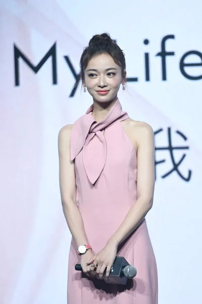 2019年7月18日 中国女演员吴金燕出席在中国上海举行的万宝龙新产品新闻发布会 — 图库照片