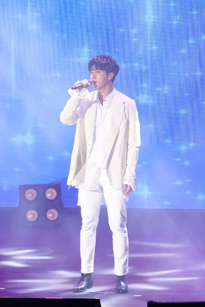 Cantante Actor Surcoreano Lee Seung Actúa Durante Reunión Fans Asia —  Fotos de Stock