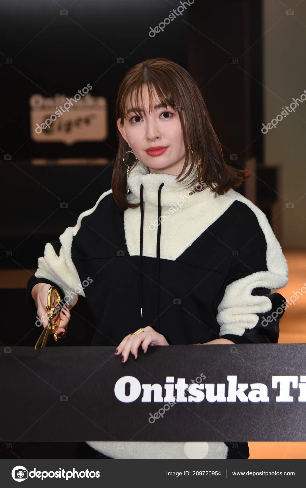 China Shanghai Onitsuka Tiger Akb48 Haruna Kojima Stock Editorial Photo C Chinaimages
