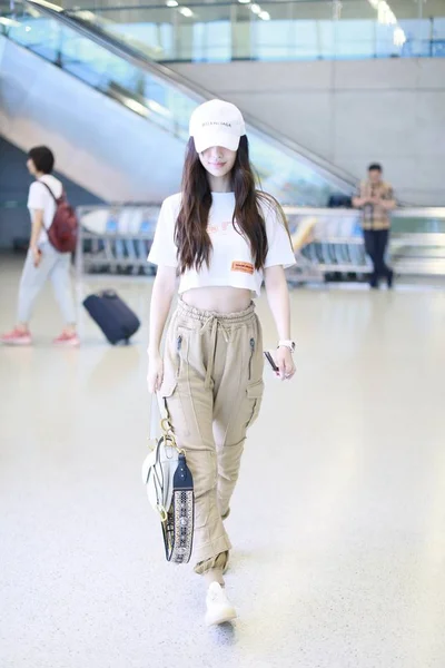 Modelo Actriz Hong Kong Angelababy Llega Aeropuerto Internacional Shanghai Hongqiao — Foto de Stock