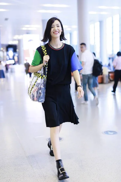 Kínai Modell Liu Wen Érkezik Shanghai Hongqiao International Airport Indulás — Stock Fotó