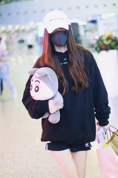 Atriz Hong Kong Angelababy Chega Aeroporto Internacional Chengdu Shuangliu Antes — Fotografia de Stock