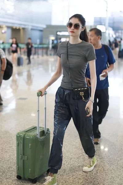 Chinese Model Sui Arrives Shanghai Hongqiao International Airport Departure Shanghai — Stock Photo, Image