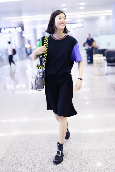 Modelo Chino Liu Wen Llega Aeropuerto Internacional Shanghai Hongqiao Antes —  Fotos de Stock