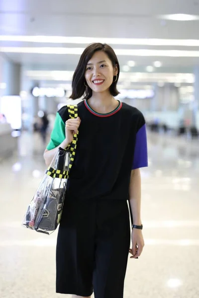 Chinese Model Liu Wen Arrives Shanghai Hongqiao International Airport Departure — Stock Photo, Image