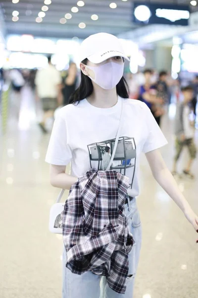 Chinese Actress Jing Tian Arrives Airport Landing Shanghai China July — Stock Photo, Image