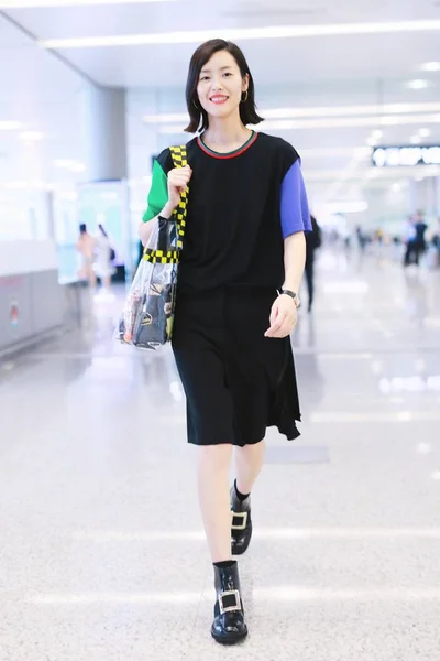 Chinees Model Liu Wen Arriveert Internationale Luchthaven Shanghai Hongqiao Voor — Stockfoto