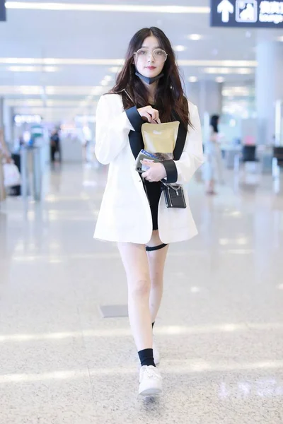Китайская Актриса Джелли Лин Линь Юнь Прибывает Аэропорт Перед Вылетом — стоковое фото