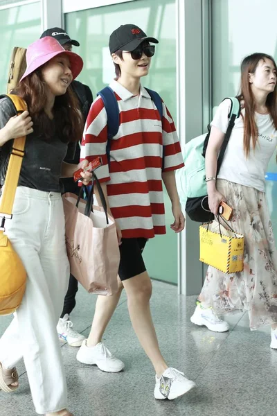 Chinese Singer Chris Lee Yuchun Arrives Beijing Capital International Airport — Stock Photo, Image