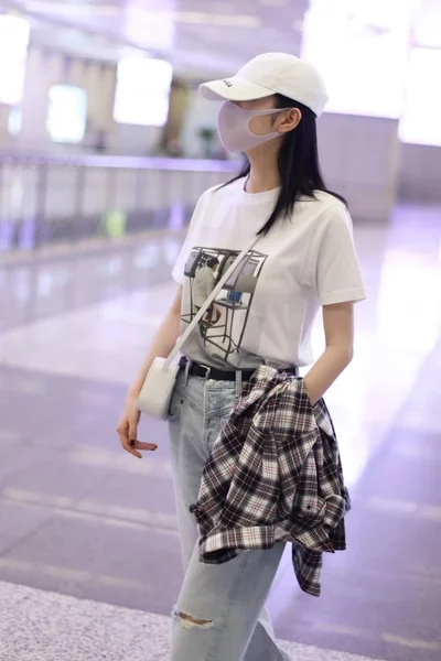 Chinese Actress Jing Tian Arrives Airport Landing Shanghai China July — Stock Photo, Image