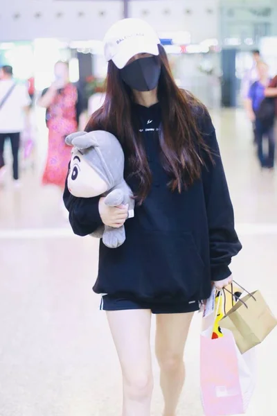 Atriz Hong Kong Angelababy Chega Aeroporto Internacional Chengdu Shuangliu Antes — Fotografia de Stock