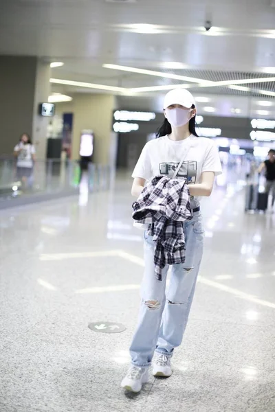 Atriz Chinesa Jing Tian Chega Aeroporto Depois Desembarcar Xangai China — Fotografia de Stock