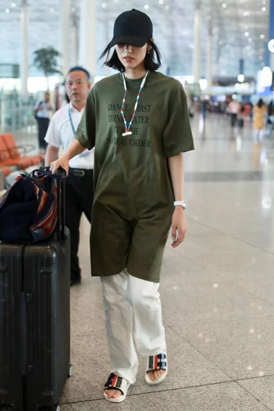 Chinese Model Liu Wen Arrives Beijing Capital International Airport Departure — Stock Photo, Image