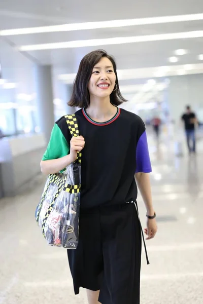 Chinees Model Liu Wen Arriveert Internationale Luchthaven Shanghai Hongqiao Voor — Stockfoto