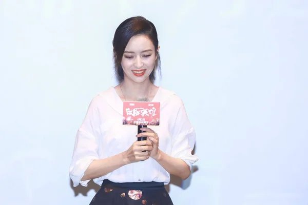 中国の女優トン リヤが 2019年7月23日 中国南西部の四川省成都市で行われた新作映画 カワード ヒーロー のロードショーに出席 — ストック写真