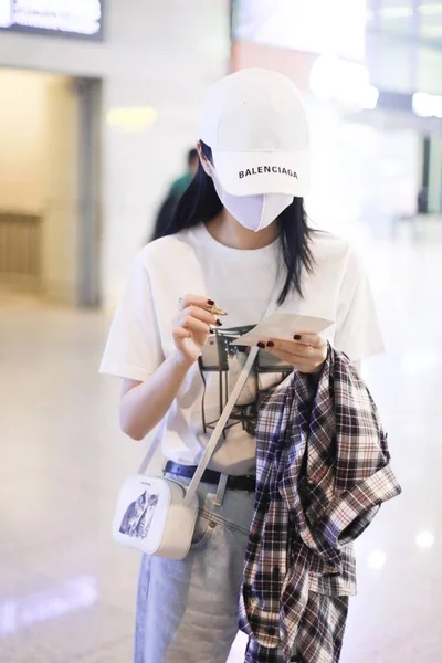 Actrice Chinoise Jing Tian Arrive Aéroport Après Avoir Atterri Shanghai — Photo