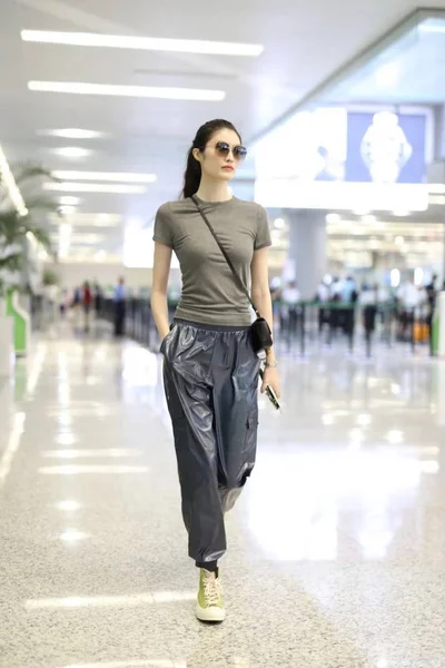 Kinesiska Modell Han Sui Anländer Till Shanghai Hongqiao International Airport — Stockfoto