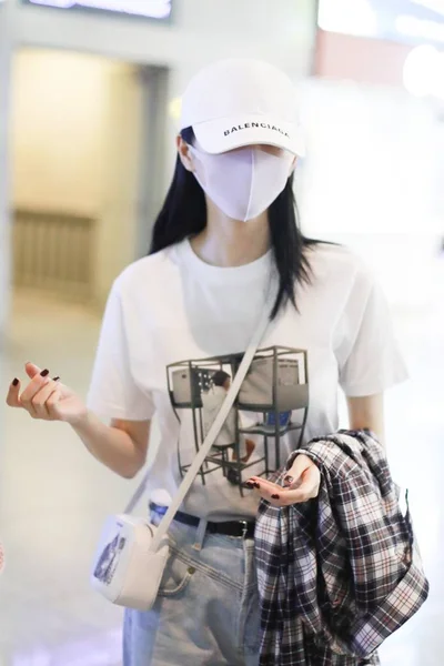 Actrice Chinoise Jing Tian Arrive Aéroport Après Avoir Atterri Shanghai — Photo