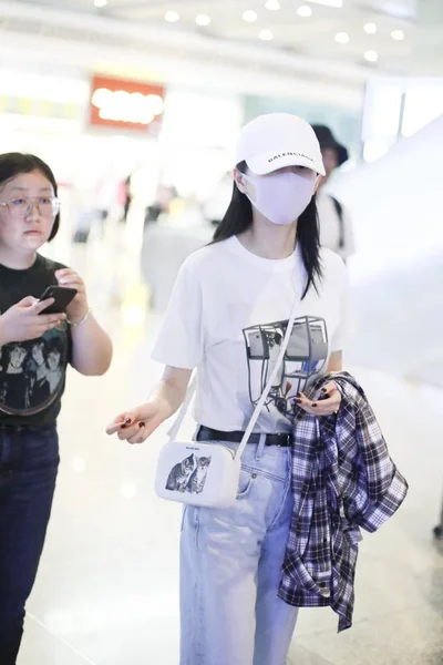 2019년 29일 상하이에 착륙한 여배우 징톈이 공항에 — 스톡 사진