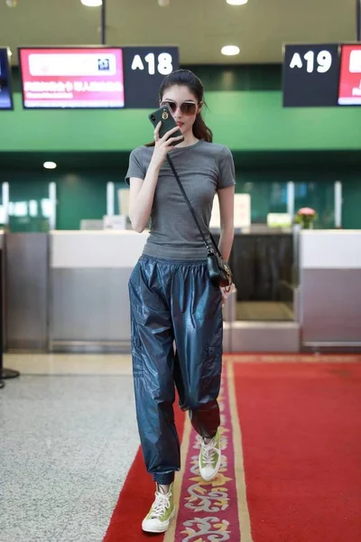 Chinese Model Sui Arrives Shanghai Hongqiao International Airport Departure Shanghai — Stock Photo, Image