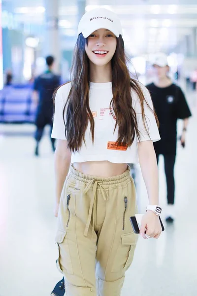 Hong Kong Model Actrice Angelababy Arriveert Internationale Luchthaven Shanghai Hongqiao — Stockfoto