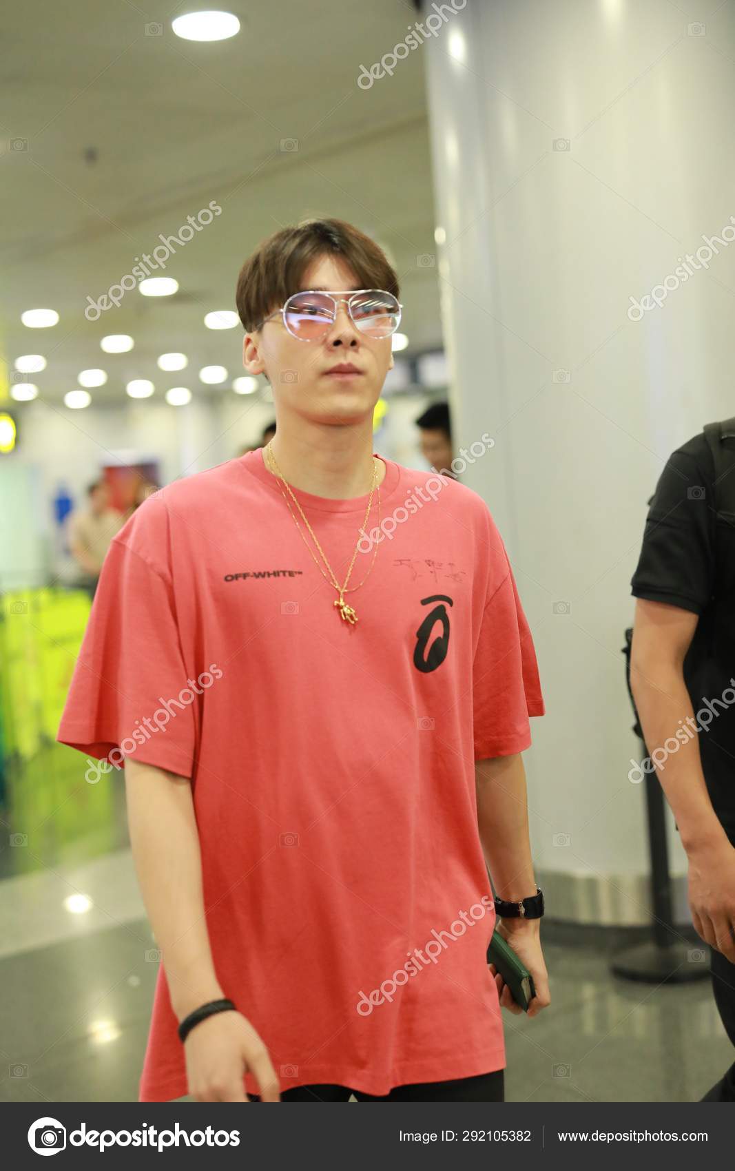 Actor Dylan Wang Hedi is seen at an airport on November 17, 2018