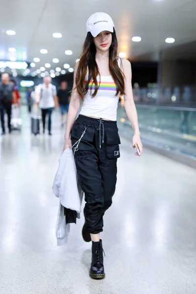 Attrice Hong Kong Angelaby Arriva All Aeroporto Internazionale Shanghai Hongqiao — Foto Stock