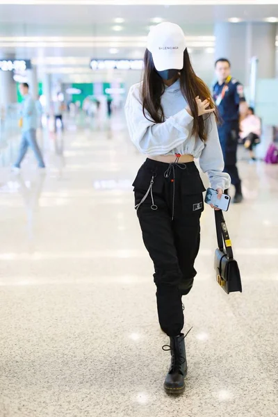 Hong Kong Actrice Angelababy Arriveert Internationale Luchthaven Shanghai Hongqiao Voor — Stockfoto