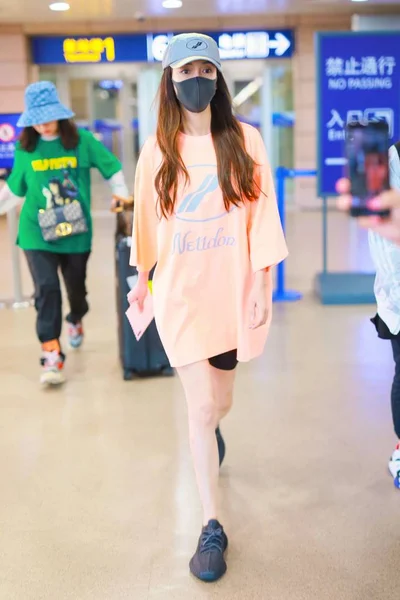 Atriz Hong Kong Angelababy Chega Aeroporto Internacional Shanghai Pudong Depois — Fotografia de Stock