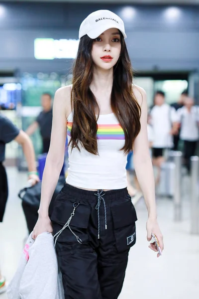 Atriz Hong Kong Angelababy Chega Aeroporto Internacional Hongqiao Xangai Antes — Fotografia de Stock