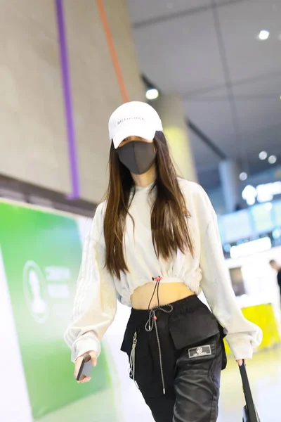 Attrice Hong Kong Angelaby Arriva All Aeroporto Internazionale Shanghai Hongqiao — Foto Stock