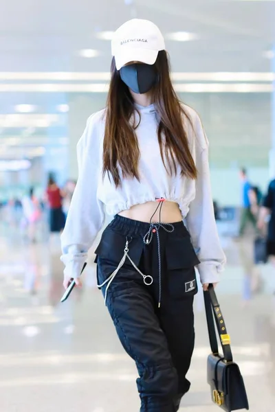 Atriz Hong Kong Angelababy Chega Aeroporto Internacional Hongqiao Xangai Antes — Fotografia de Stock