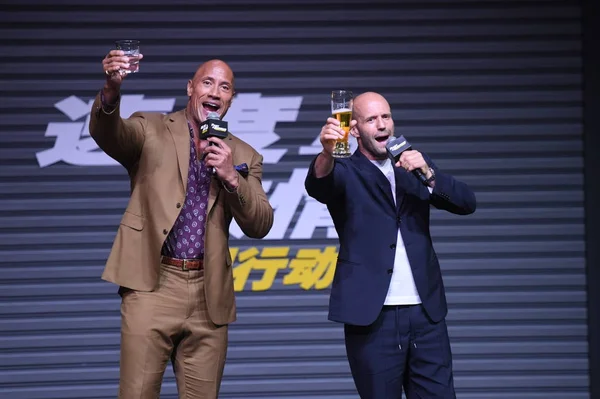 PRESENTI VELOCE E FUORI CINA: HOBBS E SHAW — Foto Stock