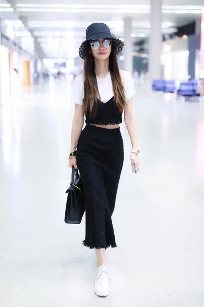 Atriz Hong Kong Angelababy Chega Aeroporto Internacional Hongqiao Xangai Antes — Fotografia de Stock